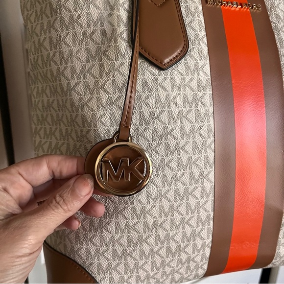 Gorgeous Michael Kors Extra large Eva tote - Picture 6 of 7